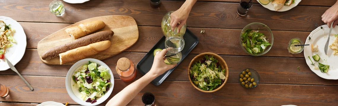 restaurant-food-table